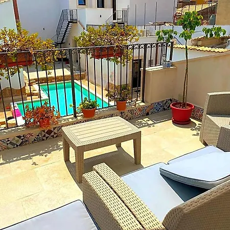 לינה וארוחת בוקר Morfeo Charming & Relax 4*